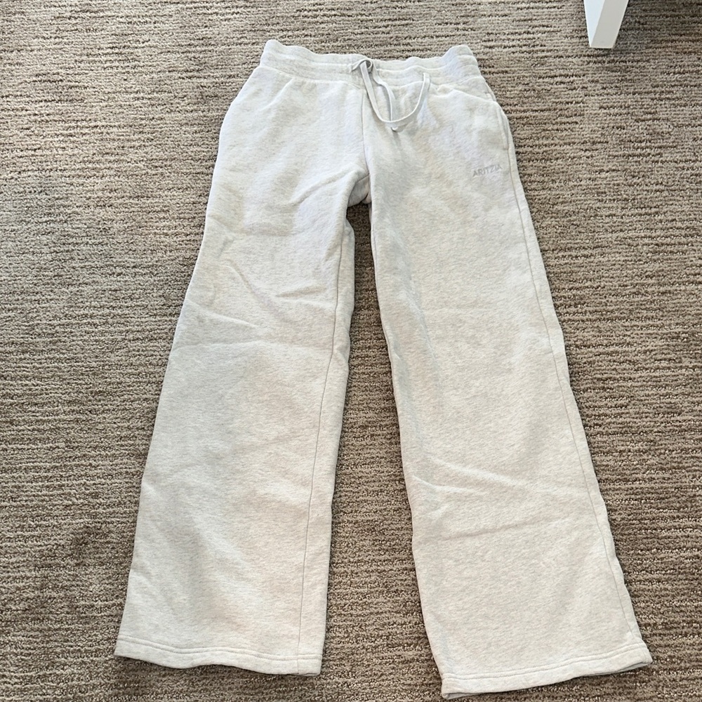 Aritzia Cozy Sweatfleece Perfect Fit.